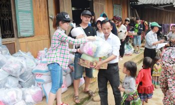 Tổ chức từ thiện, giúp đỡ người nghèo