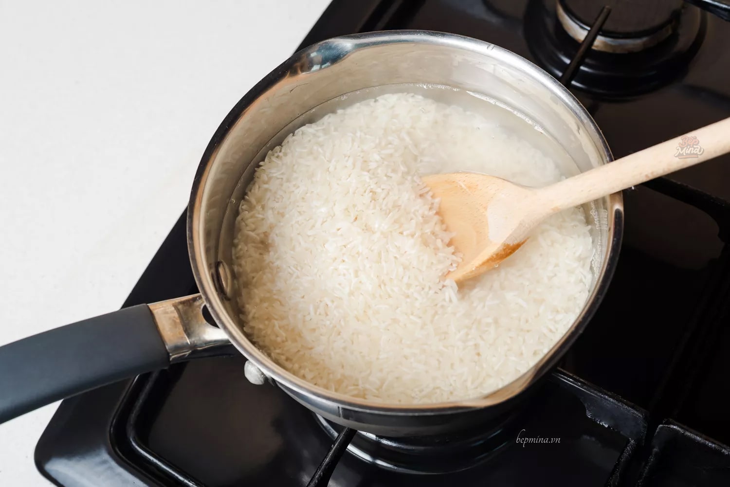 Nấu cơm gạo tấm bằng bếp gas cần lưu ý những gì?