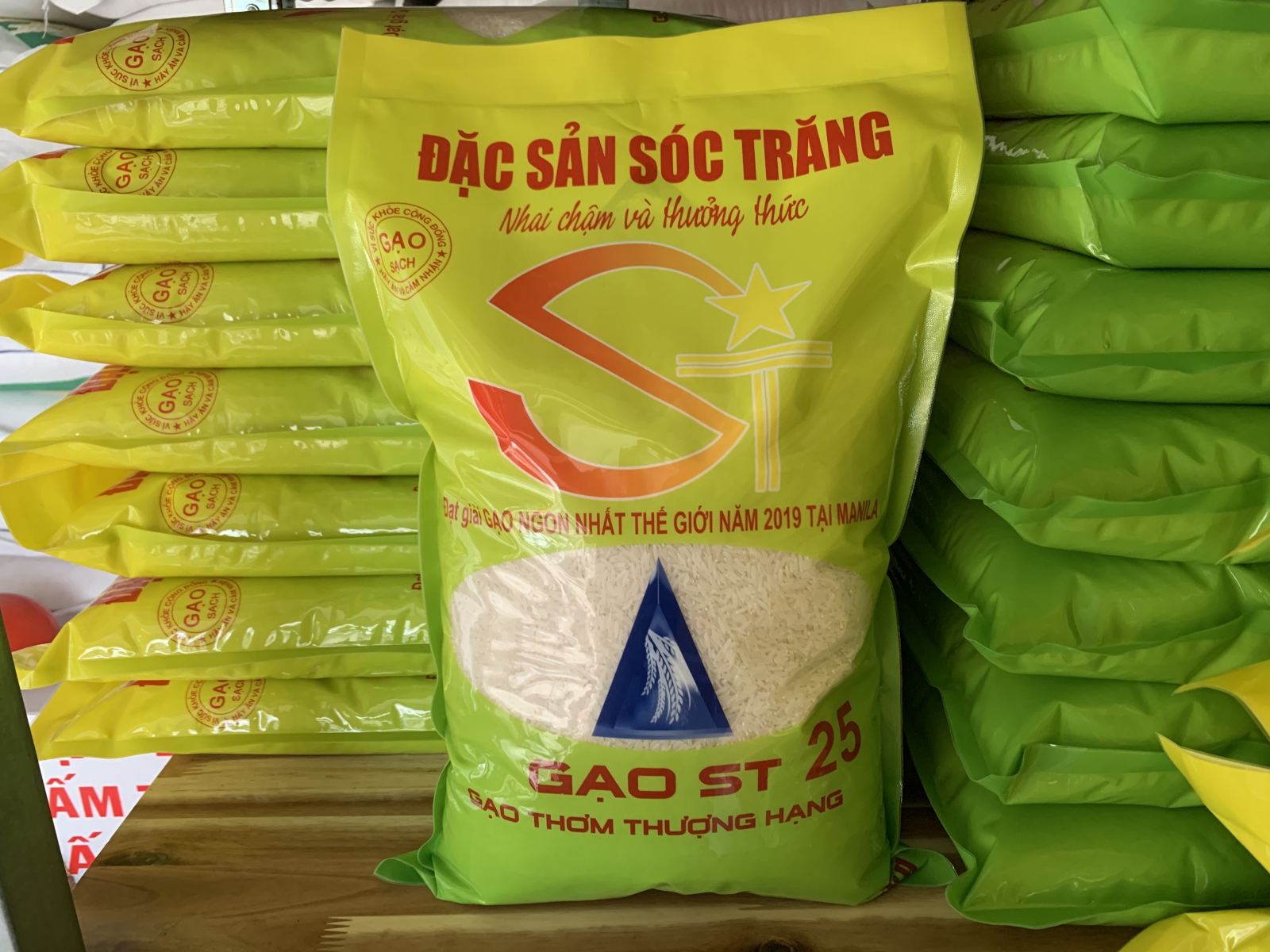 Đặt mua gạo ST25 tại Hà Nội trực tuyến