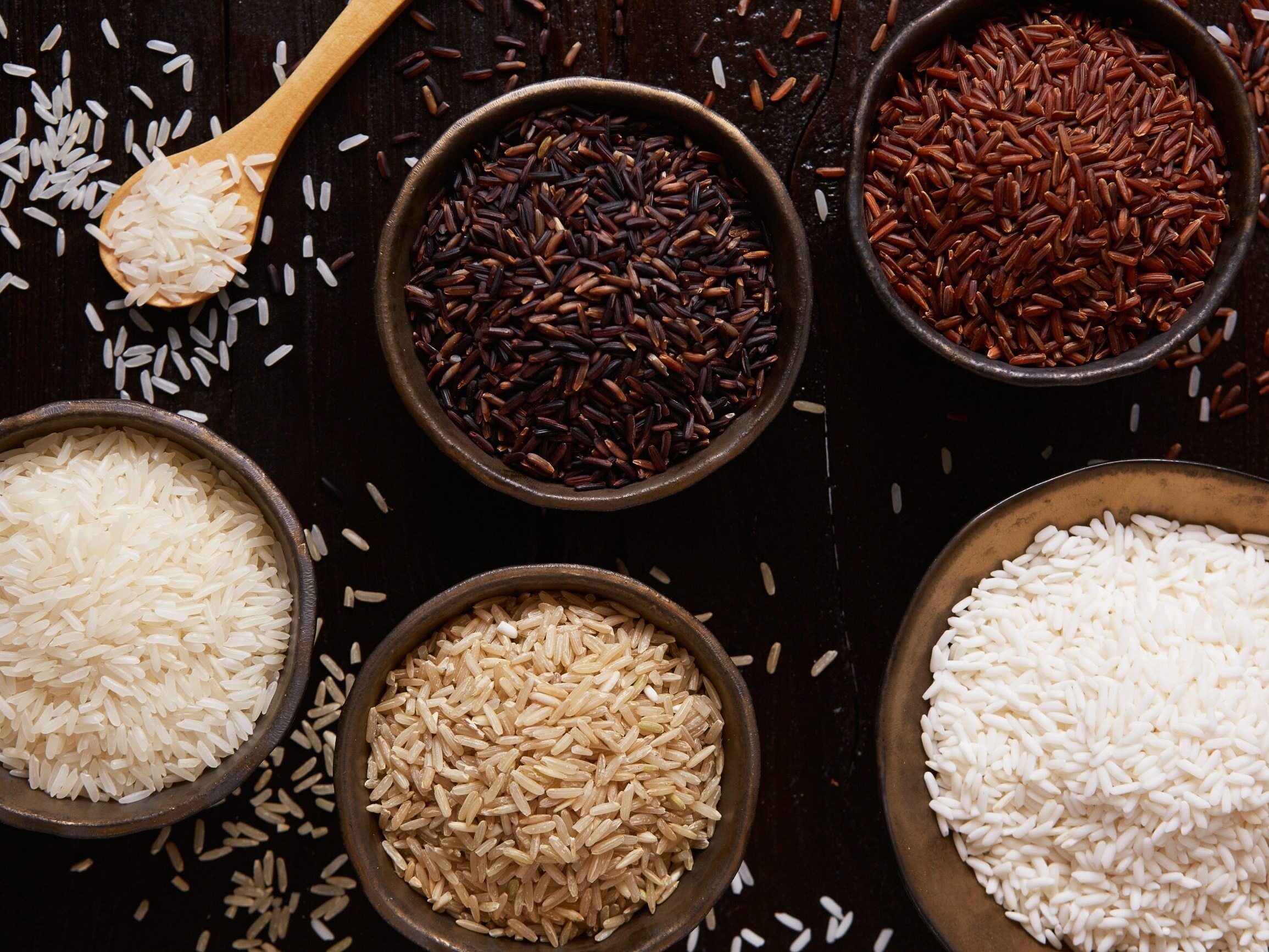 Nên sử dụng gạo nếp cẩm hay gạo lứt đen?